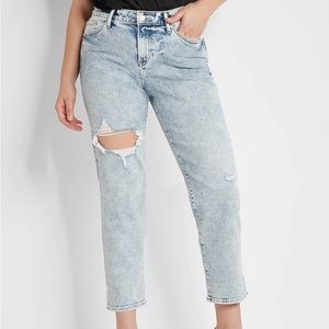 NWT Express Mid rise light wash boyfriend jeans